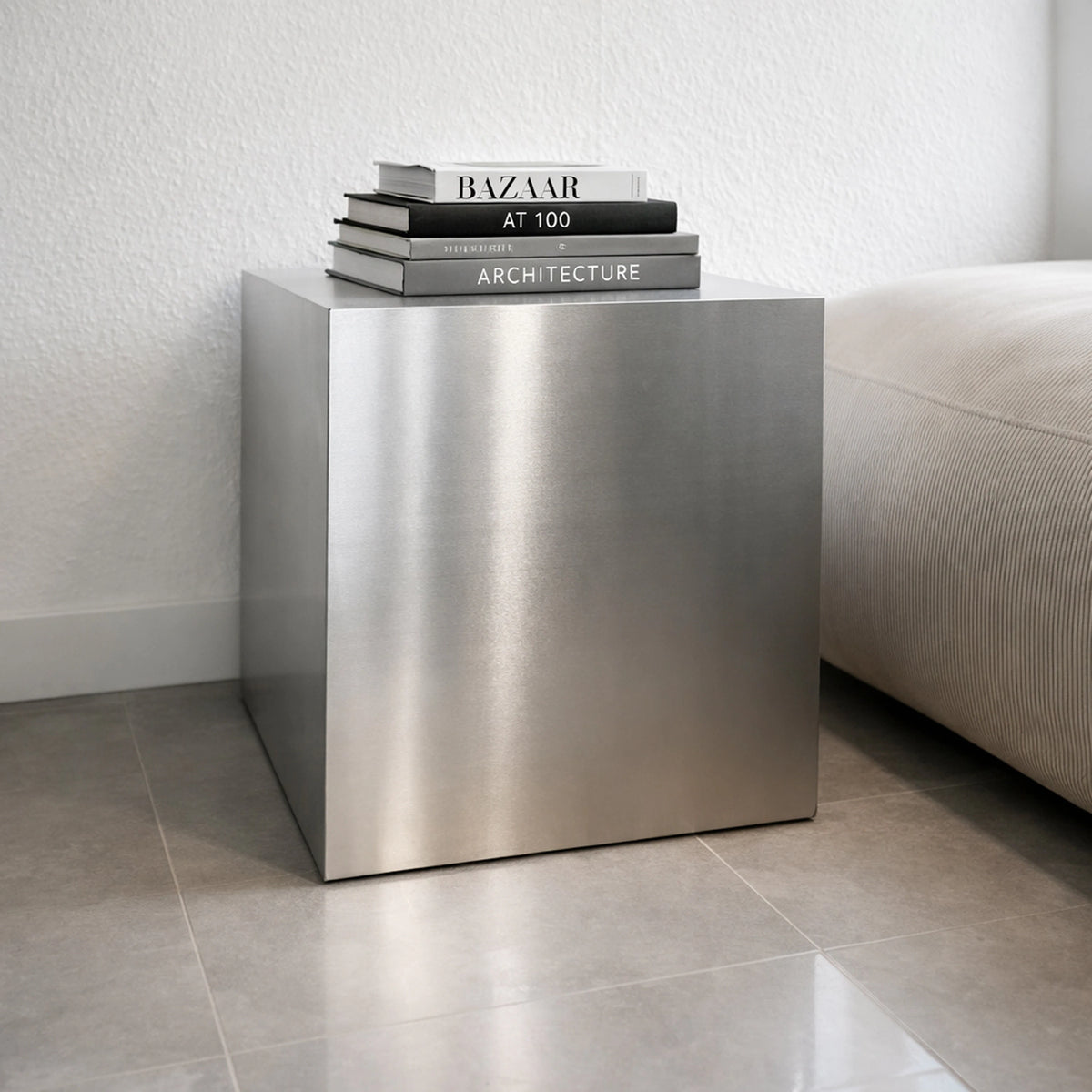 Beistelltisch ISRA aus Aluminium 45 × 45 × 45 cm – Ansicht 1